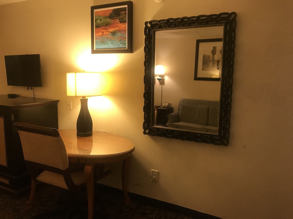 Travelers Inn & Suites - photo 16