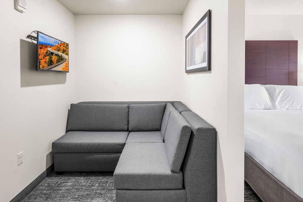 Cobblestone Hotel & Suites Denmark Green Bay - photo 26