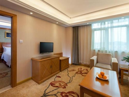 Vienna Hotel Shenzhen Henggang Cuihu Shangzhuang in Longgang, People's Republic of China