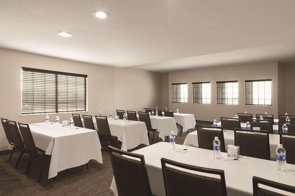Country Inn & Suites by Radisson Bakersfield CA - photo 14