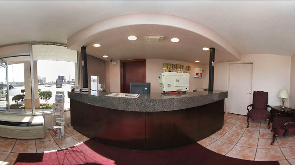 Super 8 by Wyndham Oklahoma Fairgrounds - photo 2