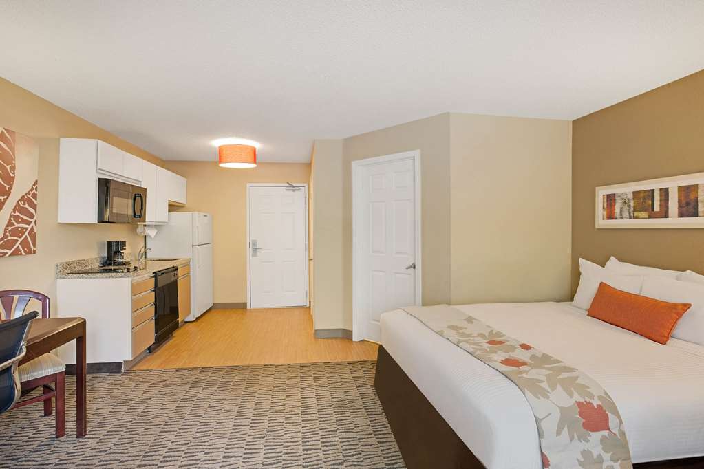 MainStay Suites Detroit Farmington Hills - photo 7