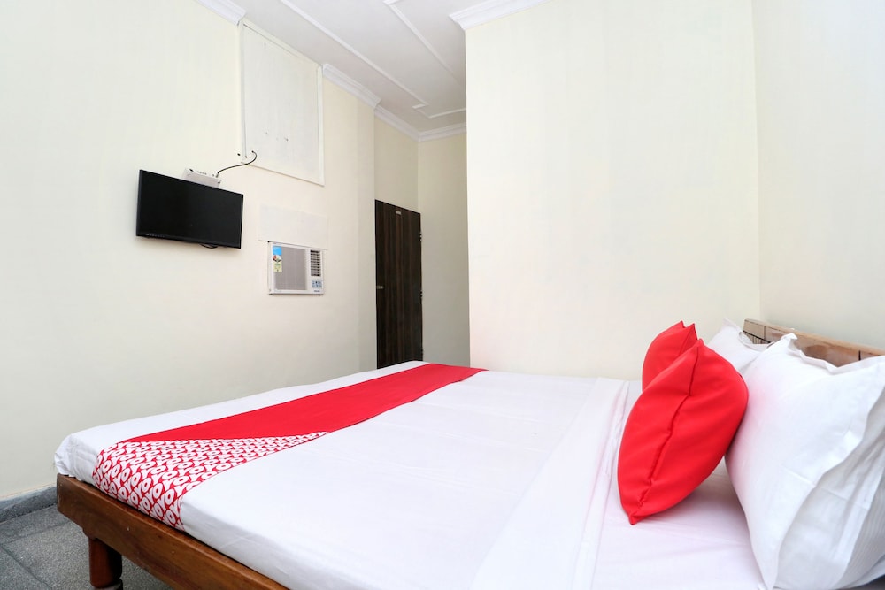 OYO 29193 Amrit Guest House