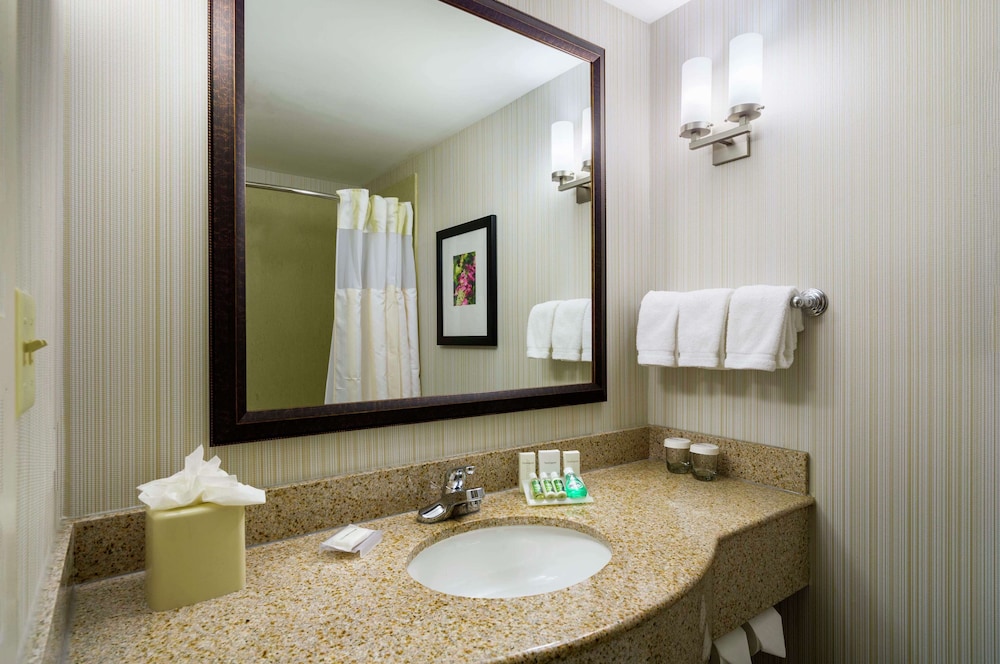 Hilton Garden Inn Edison Raritan Center - photo 21