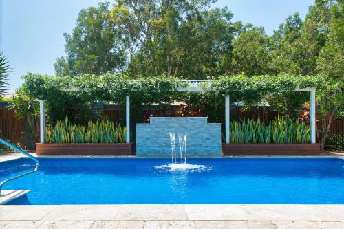 Luxury Stay with Private Heated Pool in Salamander Bay — hotel in Salamander Bay