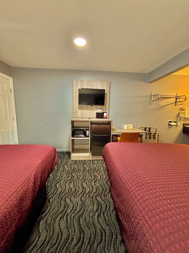 Hometown Inn Athens - photo 8