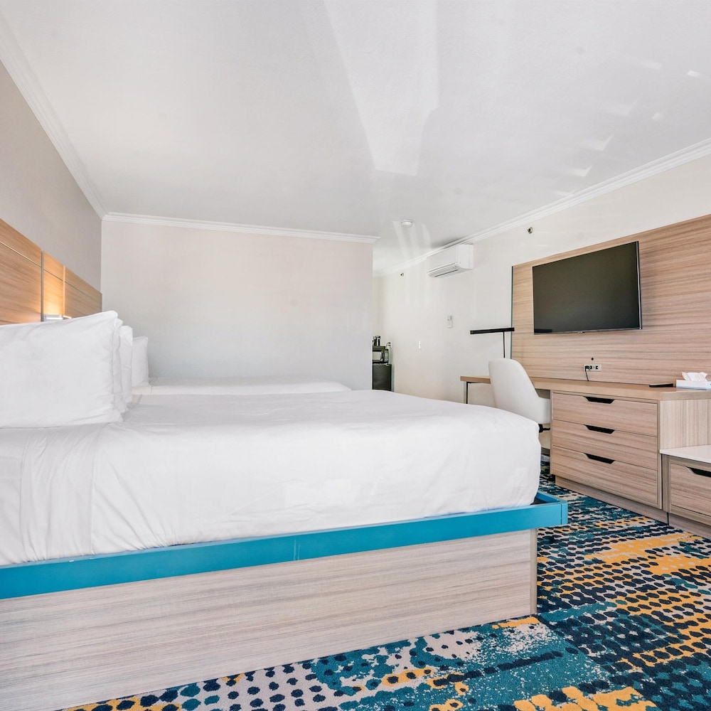 Pacific Shores Inn - photo 10