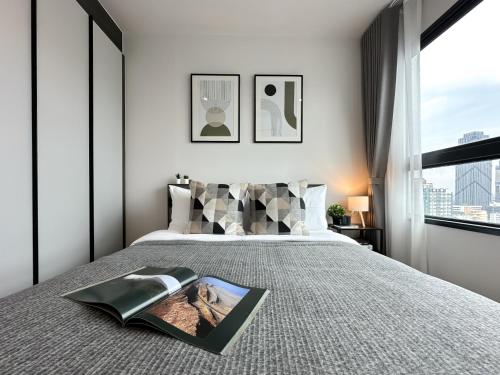 Expansive Stylish 2BR Ultra Fast Wifi Asoke