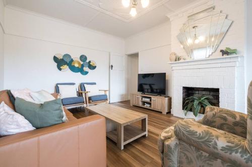 'The Zophey House' A Charming Coastal Cottage — 4-Star Luxury Hotel in Rosebud, Australia