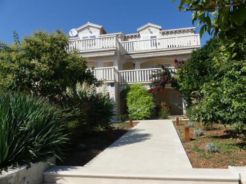 Villa Skoric — 4-Star Luxury Hotel in Orebic, Croatia