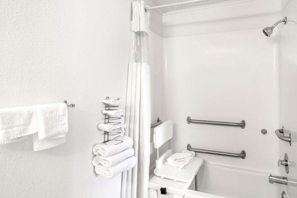 Howard Johnson by Wyndham Wilmington - photo 7