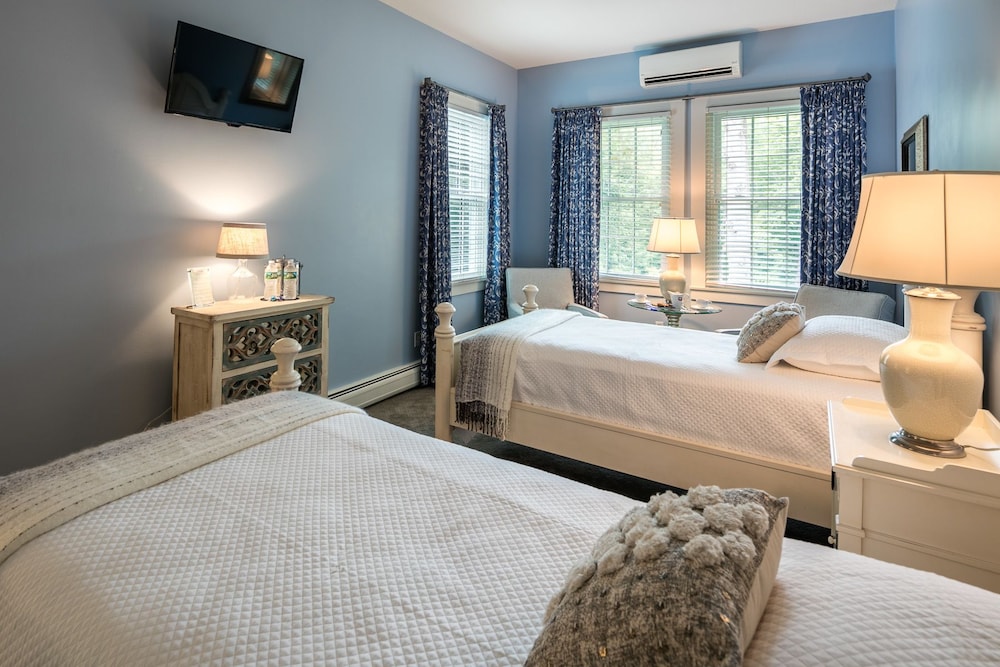 The Blue Horse Inn - photo 6
