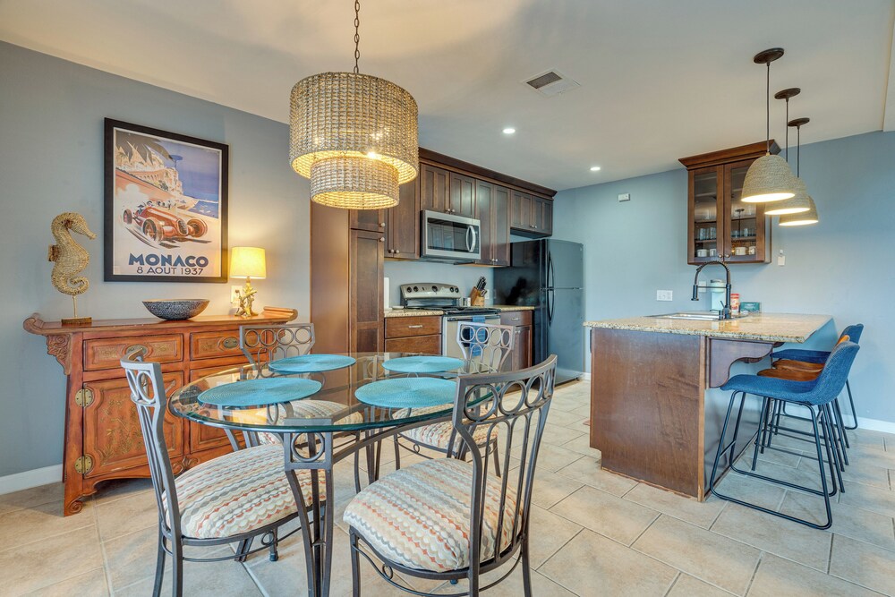 Modern Point Venture Vacation Rental w Deck — 4-Star Luxury Hotel in Leander, United States