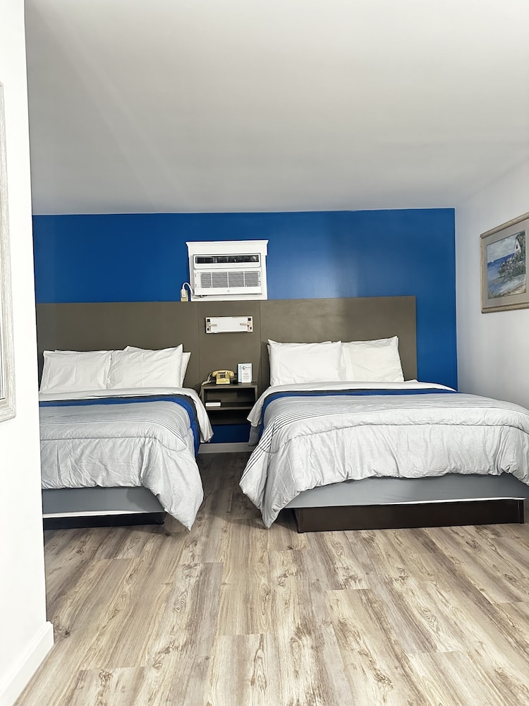 Blue Spruce Motel & Townhouses - photo 3