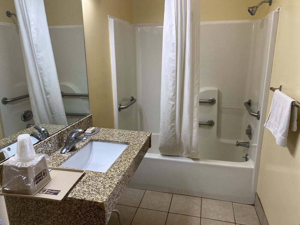 Rodeway Inn Baxley - photo 24