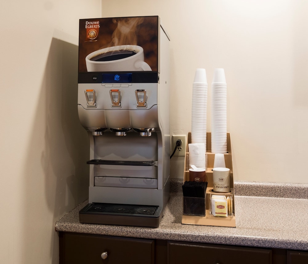 Quality Inn & Suites - photo 25