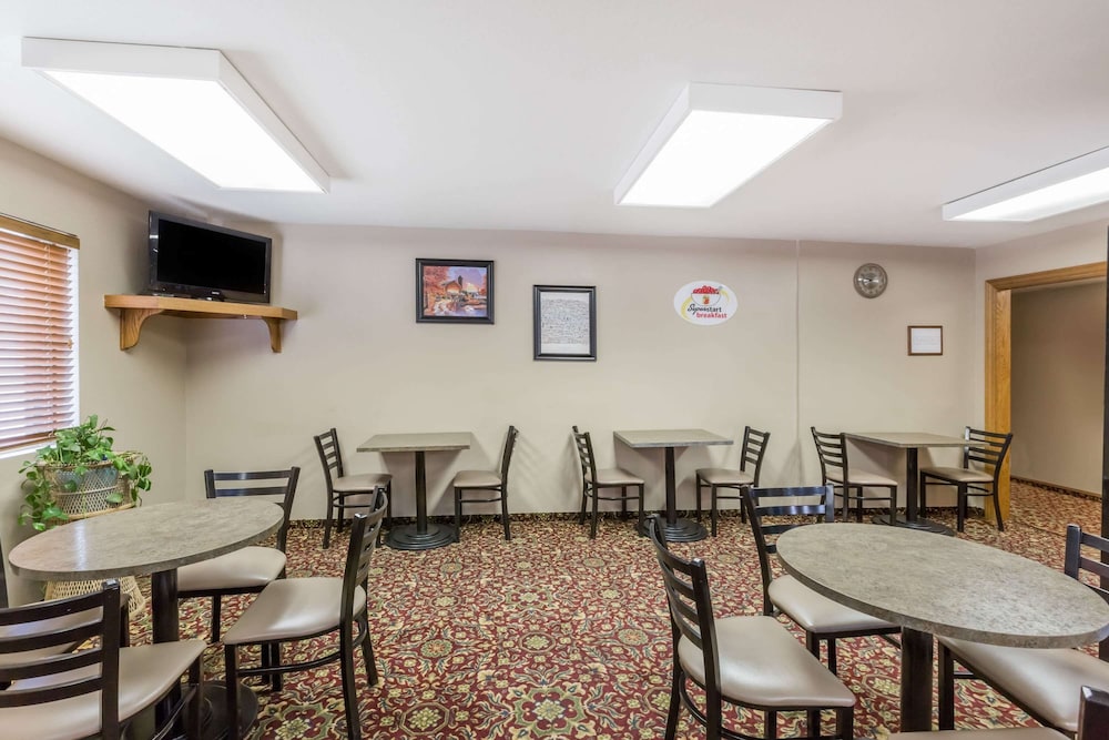 Super 8 by Wyndham Manhattan KS - photo 22