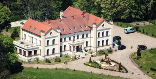 Palac Slonowice Sp. z o.o. — hotel in Brzeznio