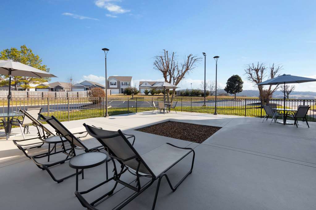 La Quinta Inn & Suites by Wyndham Loudon - photo 44