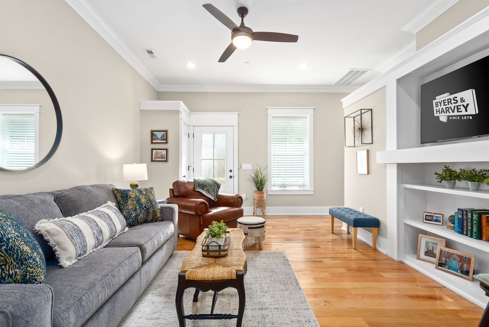 Unit #5 638 Madison St in Clarksville, United States