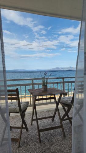 Lana's Place — 4-Star Luxury Hotel in Kalamos, Greece