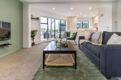 Chic 3 BR CBD Gem in Christchurch: Prime Location — 4-Star Luxury Hotel in Christchurch, New Zealand