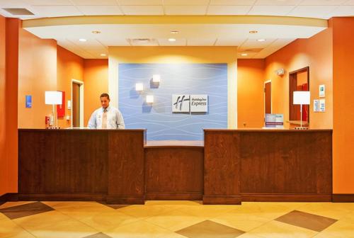 Holiday Inn Express Roslyn Manhasset Area
