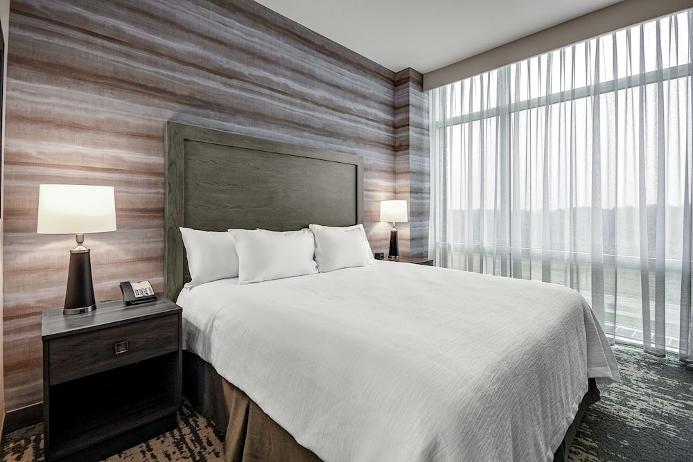 Embassy Suites by Hilton Jonesboro Red Wolf Convention Center - photo 13