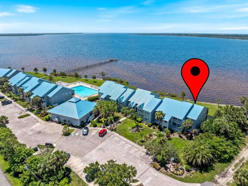 Riverfront Condo w Water Views Heated Pool — 4-Star Luxury Hotel in Port Charlotte, United States