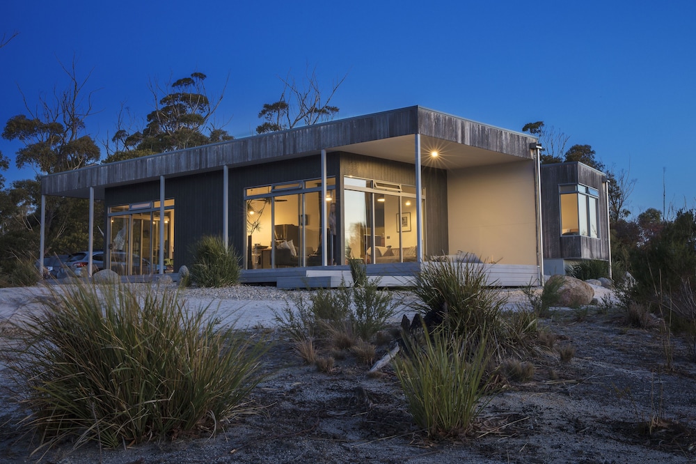 Aplite House — 5-Star Luxury Hotel in Coles Bay, Australia