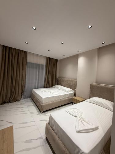 Azure Waves - carbon neutral hotel in Vlore