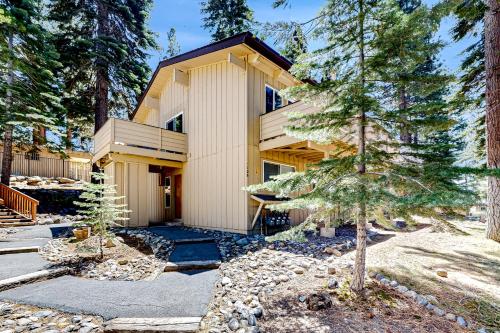 Sierra Tranquility — 4-Star Luxury Hotel in Incline Village, United States