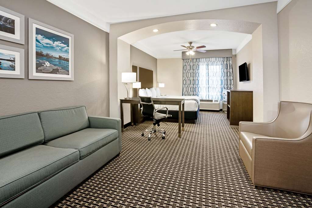 La Quinta Inn & Suites by Wyndham Conroe - photo 19