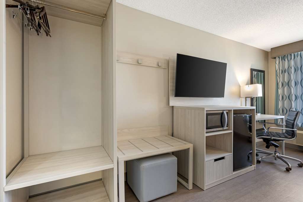 Best Western Plus Lafayette Hotel University Area - photo 20