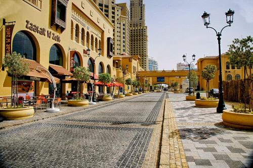Royal Oceanic by Deluxe Holdiay Homes — 4-Star Luxury Hotel in Dubai, United Arab Emirates
