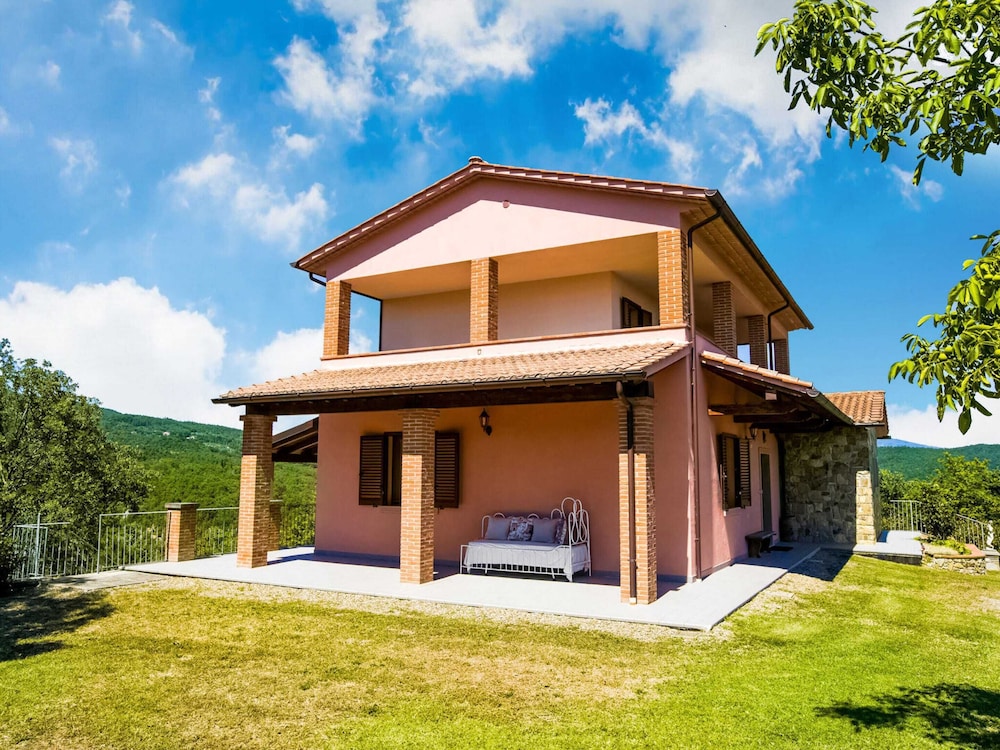 Villa in Pieve San Giovanni With Pool — 4-Star Luxury Hotel in Capolona, Italy