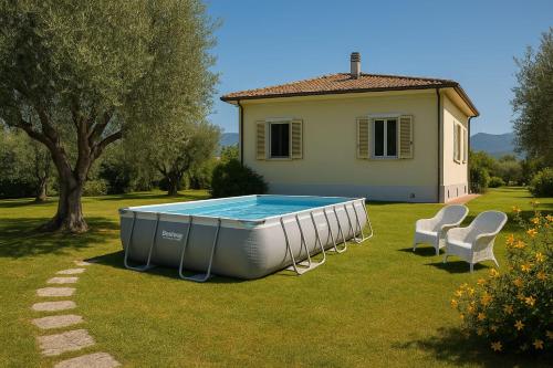 Luxury Villa Pool Garden Forte dei Marmi Versilia — 4-Star Luxury Hotel in Montignoso, Italy