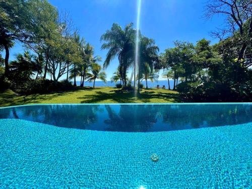 Stunning Oceanfront 4 Bdrm Villa w Infinity Pool — 4-Star Luxury Hotel in San Lorenzo, Panama
