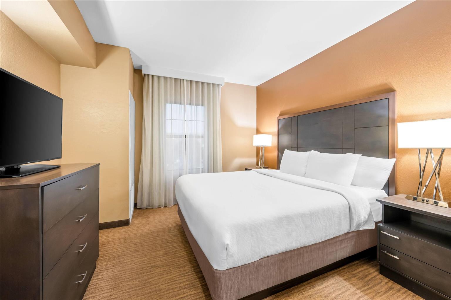 La Quinta Inn & Suites by Wyndham Boone University - photo 37