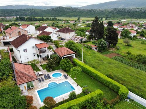 Sunny Apartment with swimming pool Stolac — 4-Star Luxury Hotel in Stolac, Bosnia and Herzegovina