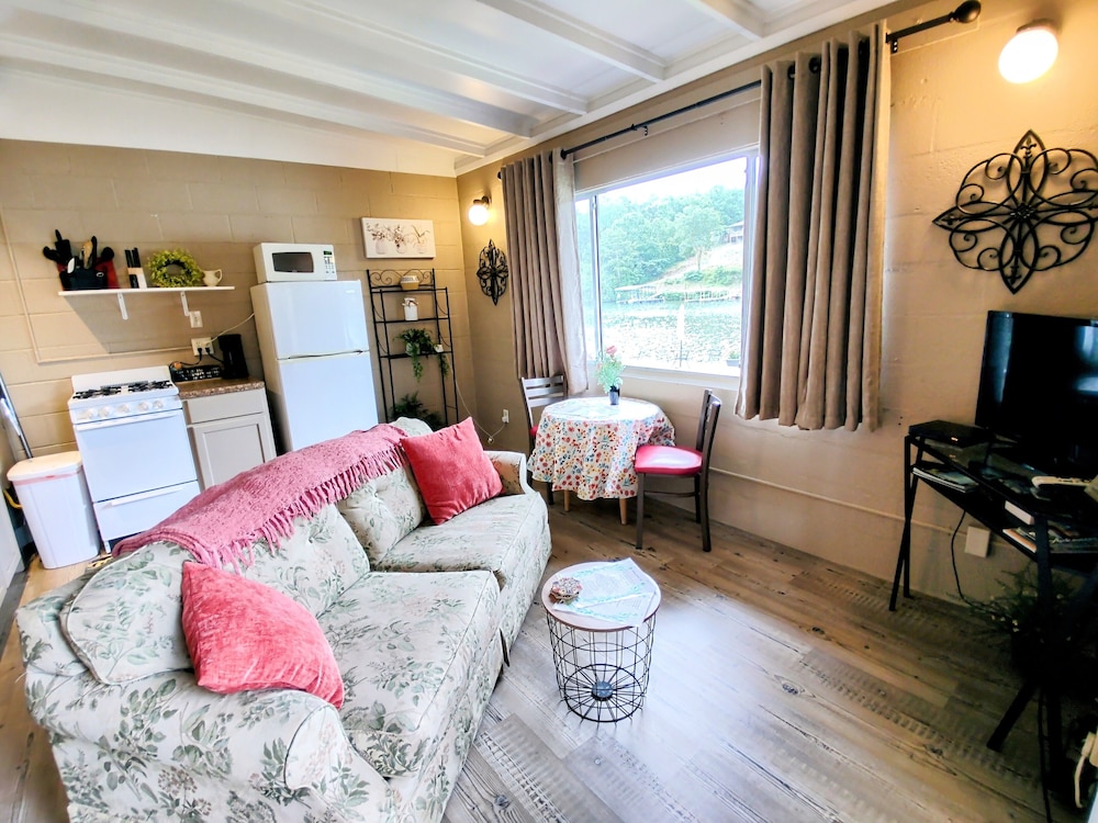 Edgewater Resort Cottage #1 - photo 86
