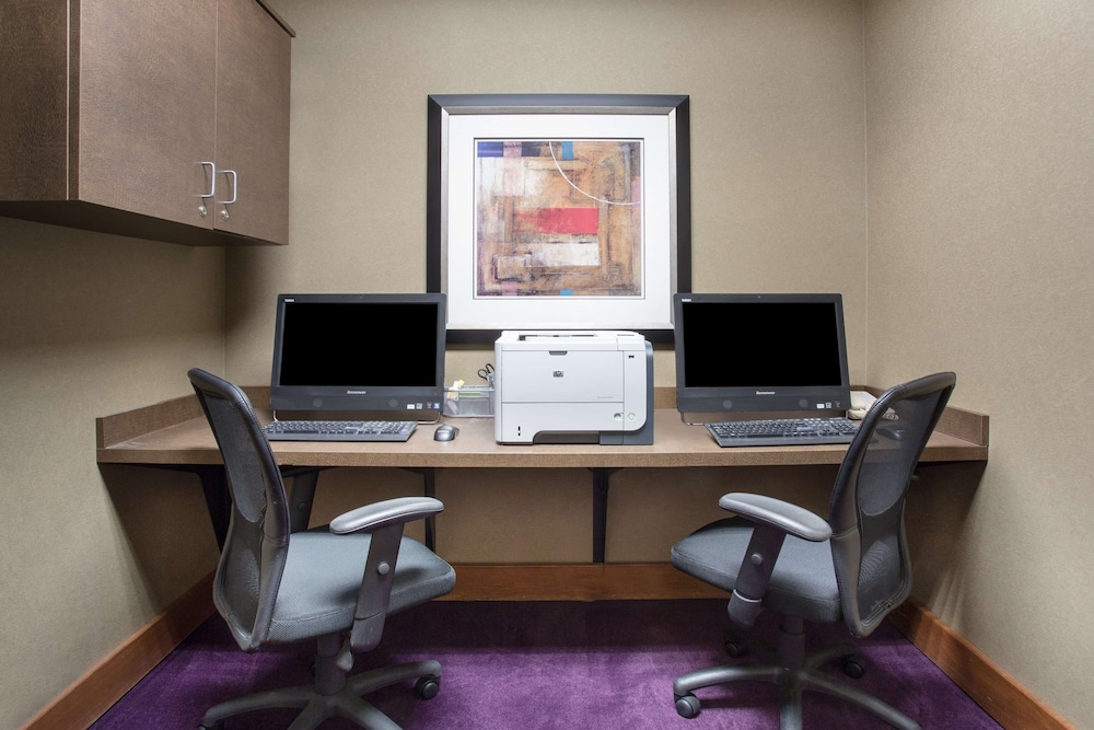 Hampton Inn Siloam Springs - photo 31