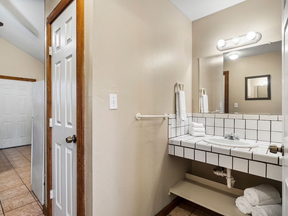 The Claire Hotel - photo 53