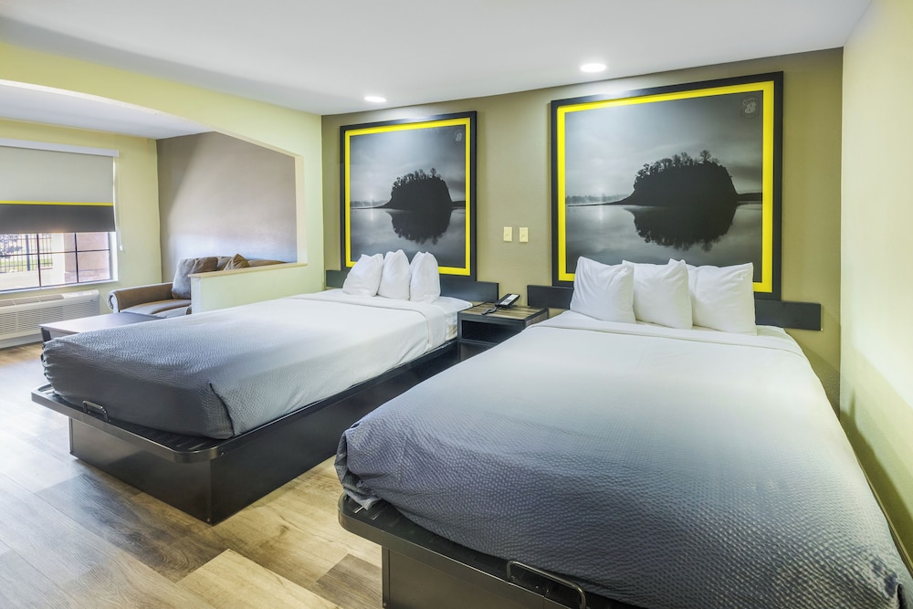 Super 8 by Wyndham Jackson MS - last minute hotel in Jackson