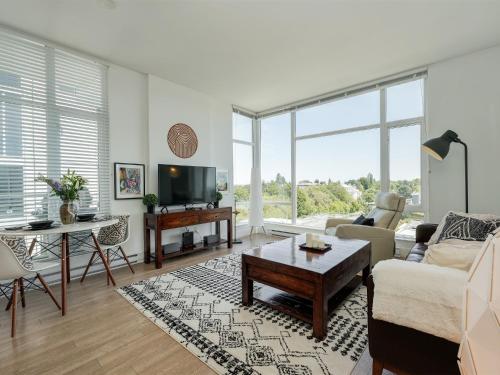 The Bohemian min 30 Day Stay with Breathtaking Views and Home Office by Victoria Prime — 4-Star Luxury Hotel in Victoria, Canada