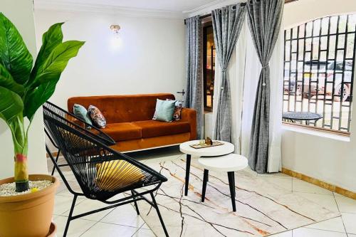 Cozy Living by Miranda Acacia 2 BDR 4 beds 3 Bthrms Unlimited WIFI Free Parking Netflix — 4-Star Luxury Hotel in Kampala, Republic of Uganda