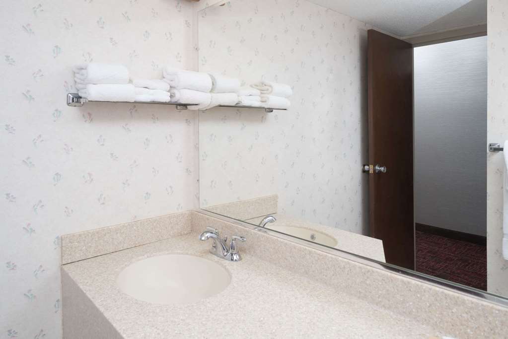 Ramada by Wyndham Grand Forks - photo 24