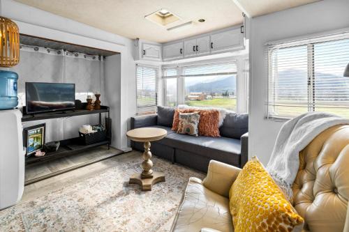 Paschal Winery Glamp Cottage Trailer 20726174 — Talent