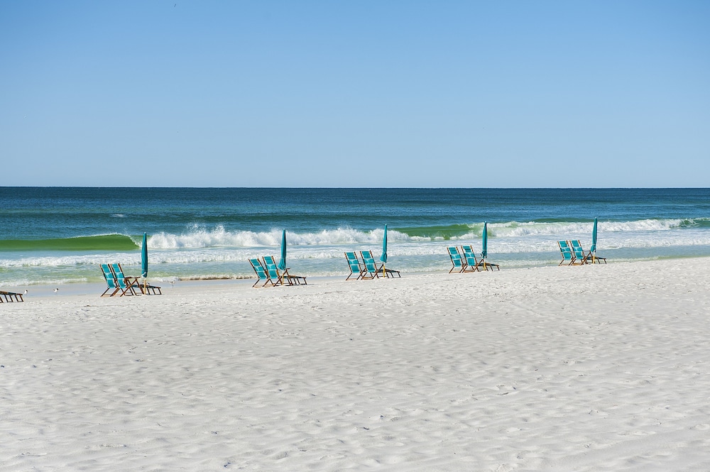 Getaways at Destin Holiday Beach Resort — hotel near Destin Executive Airport