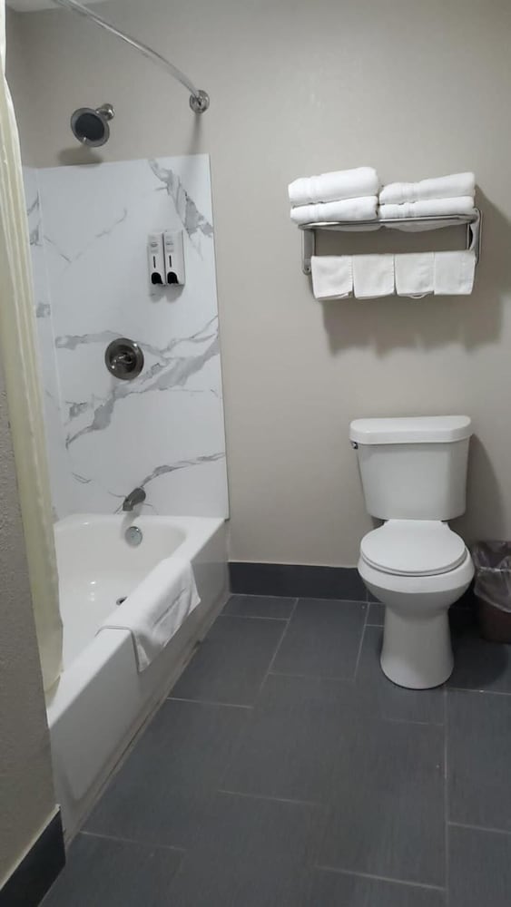 Crescent Park Motel & Suites - photo 20